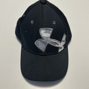 Under Armour youth sm/md Blitzing II Stretch fit hat